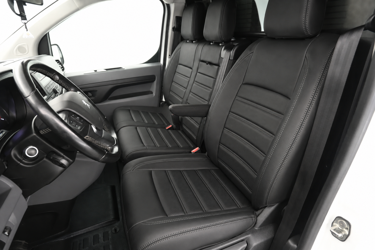 Sitzbezüge Fiat Scudo 2022 - heute – Fezz Schwarz – Sitzbezüge aus Kunstleder – perfekte Passform (Sitz/Doppelsitzbank-mit geteilter Sitzfläche der Doppelsitzbank)